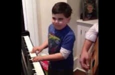 VIDEO: 6-year-old kid plays Piano Man by Billy Joel (and he's good)