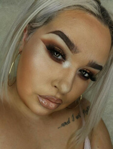 What's in my makeup bag? Leah Kelly