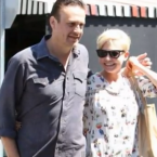 Michelle Williams and Jason Segal have reportedly broken up after a year together.  We liked them.  He was cute with her and her daughter Matilda.  Alas, it is no more.  YouTube/trtmuzik5