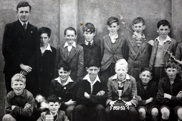 Seamus Heaney visits old school