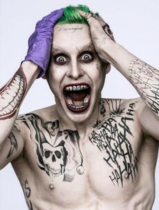 The first picture of the new Joker has been revealed and the internet is losing it