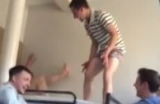 Check out these Irish guys' brilliant bunkbed challenge fail