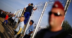 Hungarian police close main entry point for refugees