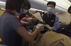 "Is there a doctor on board?" - Watch this woman give birth in a plane over the Pacific