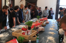 'The fans are the tomato' - Ranieri compares club to a pizza after delivering on his promise