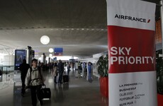 Employee pockets €20,000 dropped by ambassador in an airport and gets arrested