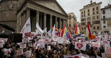 Thousands march for LGBT rights in Rome