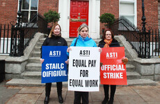 Secondary school teachers' union recommends rejection of public pay deal