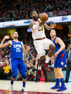 Lebron shines as Cavs win, Spurs rally stuns Thunder