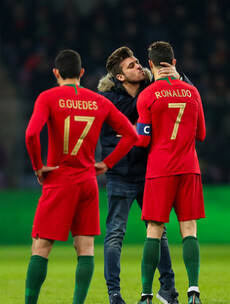 Fan invades pitch to kiss Ronaldo as Dutch give Koeman first win