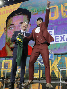 Heisman holder Mayfield is top pick in NFL Draft, 7th pick apologises for racist tweets