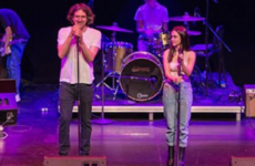Courteney Cox's daughter performed Chasing Cars with Gary Lightbody, and Insta is impressed