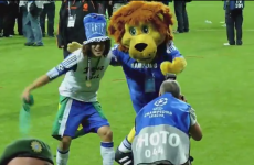 VIDEO: David Luiz dancing with Stamford the Lion