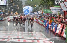 Arndt avoids crashes to win in the wet, Edet claims overall lead in La Vuelta