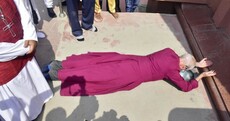 Archbishop of Canterbury prostrates himself in apology over 1919 British massacre in India