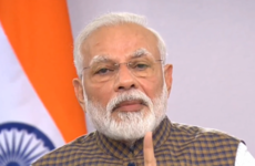 Coronavirus: India puts 1.3 billion people under 'total lockdown'