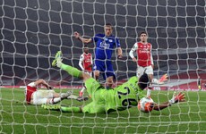 Vardy salvages crucial point for Leicester at 10-man Arsenal