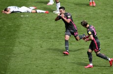 Late Hernandez strike keeps Leeds on course for title