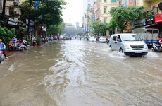 Thousands flee as Typhoon Vamco nears Vietnam