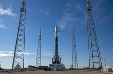SpaceX rocket deploys record-setting cargo