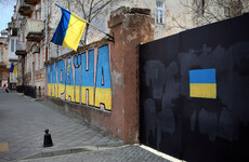 Ukraine and Russia each exchange 100 soldiers held as prisoners