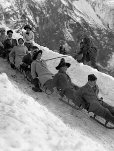 Pic: How they celebrated New Year's Day 100 years ago