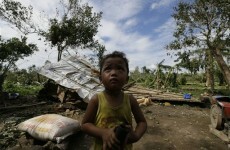 350 dead, 400 missing in Philippine typhoon