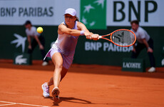 Iga Swiatek marches into French Open last 16