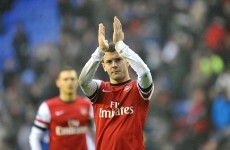 Wilshere urges Walcott to stick with Arsenal