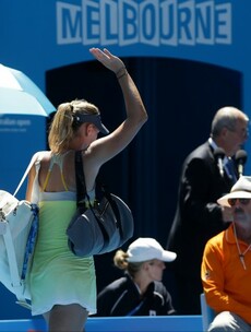 Wave goodbye: Li Na storms past Sharapova into final