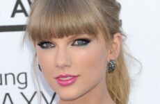 Which legendary band did Taylor Swift share a stage with this weekend?