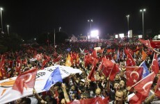 Turkey: Supporters of PM threaten to 'crush' protesters
