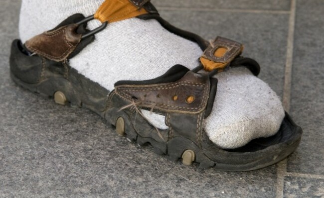 Tubsocka_och_sandal_&aring;r_2009_i_T&auml;by_-_Nordiska_Museet_-_NMA.0057097