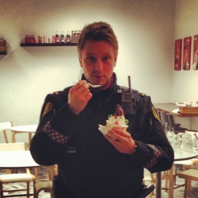 Stundum &THORN;ARF l&ouml;ggan bara a&eth; f&aacute; s&eacute;r tr&uacute;&eth;a&iacute;s &aacute; mi&eth;vikud&ouml;gum #l&ouml;greglan #l&ouml;ggan #logreglan #badboys