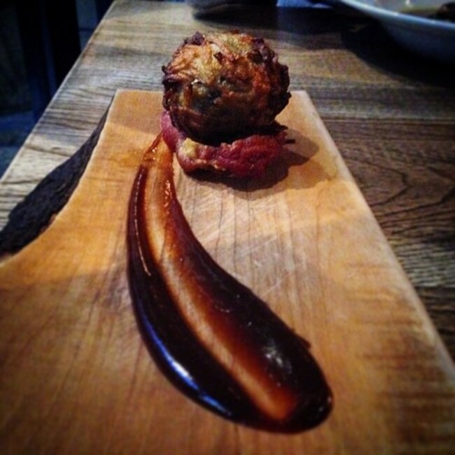 THE BURY BOMB @beefandpudding! #newmenu #mdog #manchester #dining #diningout #beefandpudding #instafood #instagood #instagrub #food #foodie #foodgasm #foodporn #foodpornuk #blackpudding #lancashire #cheese #serrano #ham #hpsauce #special #sauce #yummy #yum #EatMCR