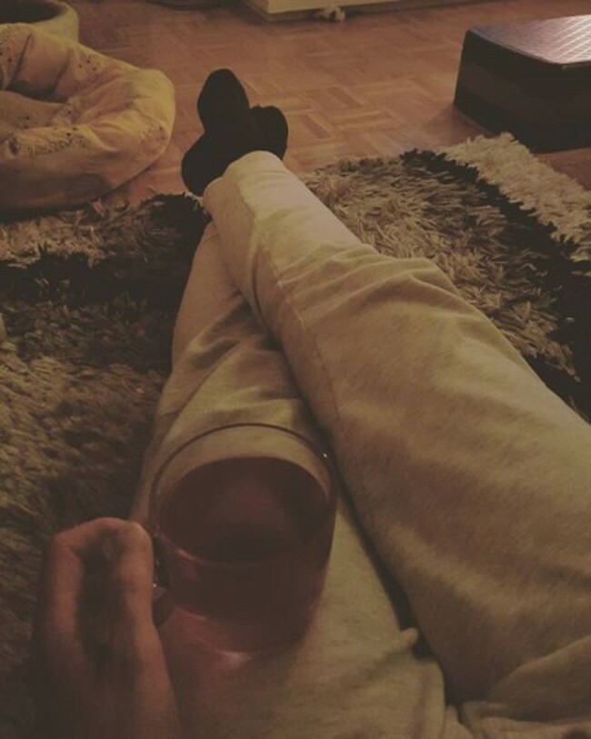 #saturdaynight #saturday #weekend #watchtv #chill #arhome #comfyclothes #relax #tea #tealover