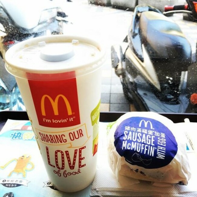 久違了!我的肥胖好夥伴~ #mcdonalds #mcmuffin #dietcoke #mylove #delicious #energetic