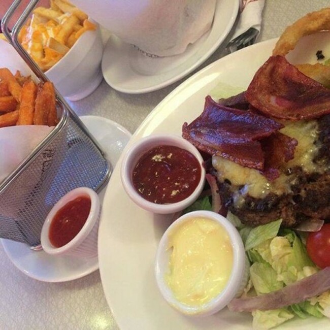 Guilt free hamburger in a bowl. Unless you did something... go on... what was it?! #eddierockets #hamburger #weekend #delicious #food #foodstagram #repost #photooftheday