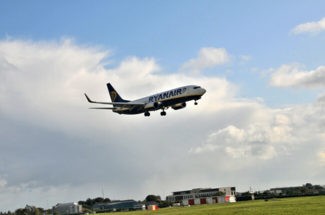 Att&eacute;rissage d'un avion de Ryanair &agrave; Dublin