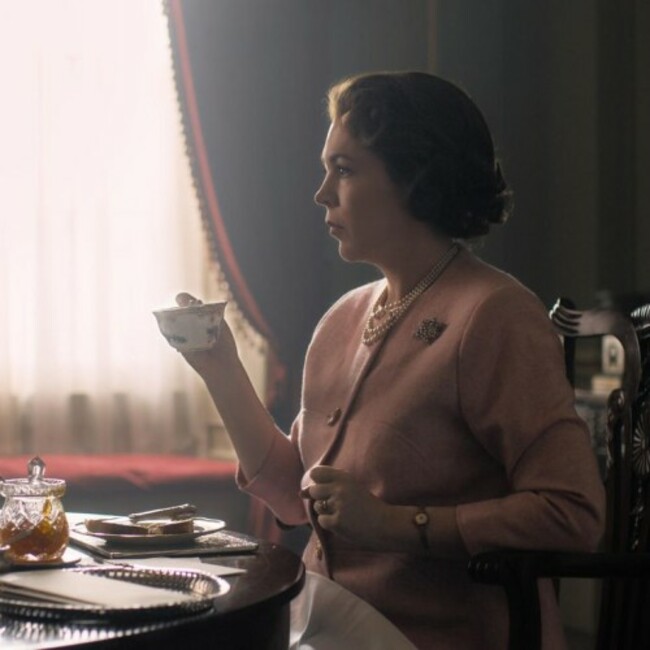 1531738435-thecrown-s3-301-001-r20180713-9788-1kvo8hm