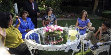 Oprah Winfrey interviews the Jackson family: (left to right) Katherine, Prince, Paris and Prince II.