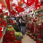 Palestinians buy flowers for Valentine's Day in a shop in Gaza City (AP Photo/Adel Hana)