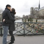French lovers kiss on Valentine's day in front of Notre-Dame cathedral in Paris (AP Photo/Jacques Brinon )
