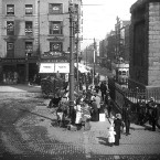 Flower sellers on Sackville Street (O’Connell Street). Courtesy of the National Library of Ireland.
