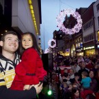 Gordon DâArcy and 5-year-old Zoe Brown from Glasnevin check out the newly-lit Christmas lights. (Image: Leon Farrell/Photocall Ireland)