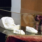 Lenin's death mask and moulds of his hands encased in glass at Moscow's Lenin Museum in 1992. (AP Photo/Yuri Romanov/PA Images)
