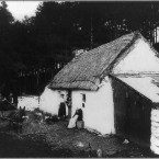 A thatched cottage in Brides Glen, Co Dublin circa 1908. (Library of Congress, Prints & Photographs Division)