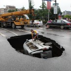 Efforts to remove the vehicle get underway. (Photo by He Zhiqin/ChinaFotoPress/PA)