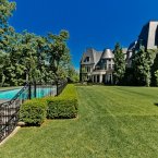 And there's the pool. The sellers also note that if you like, you could easily add a helipad to the property for access by air. (Estate agent: sothebysrealty.ca)