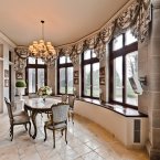Thanks to its island location, the property features water views from almost every room. (Estate agent: sothebysrealty.ca)